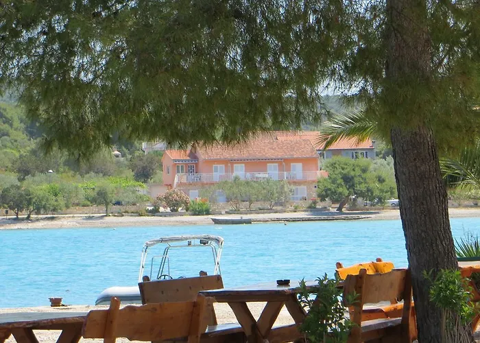Artina 2 Hébergement de vacances Lovište