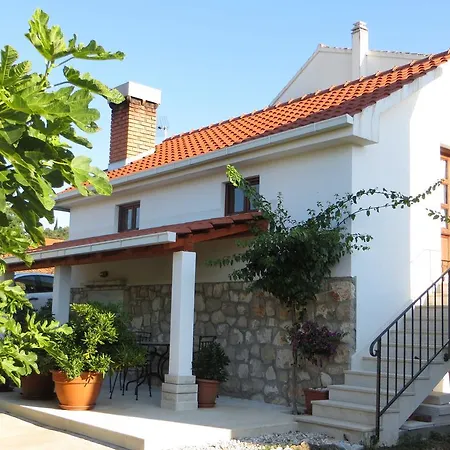 Artina 2 *