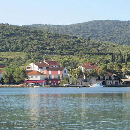 Semesterbostad Artina 2 *