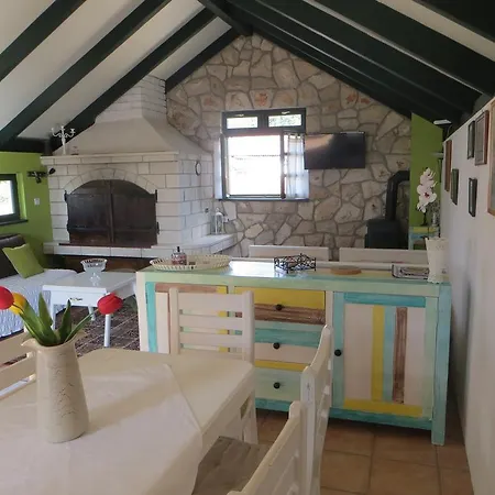 Semesterbostad Artina 2 Lovište