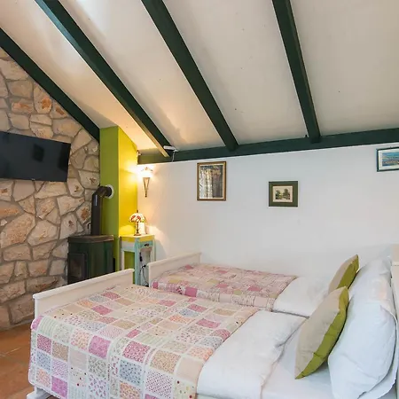 Semesterbostad Artina 2 *