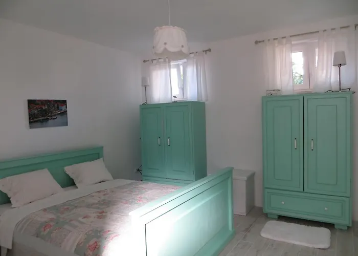 Artina 2 بيت للعطل